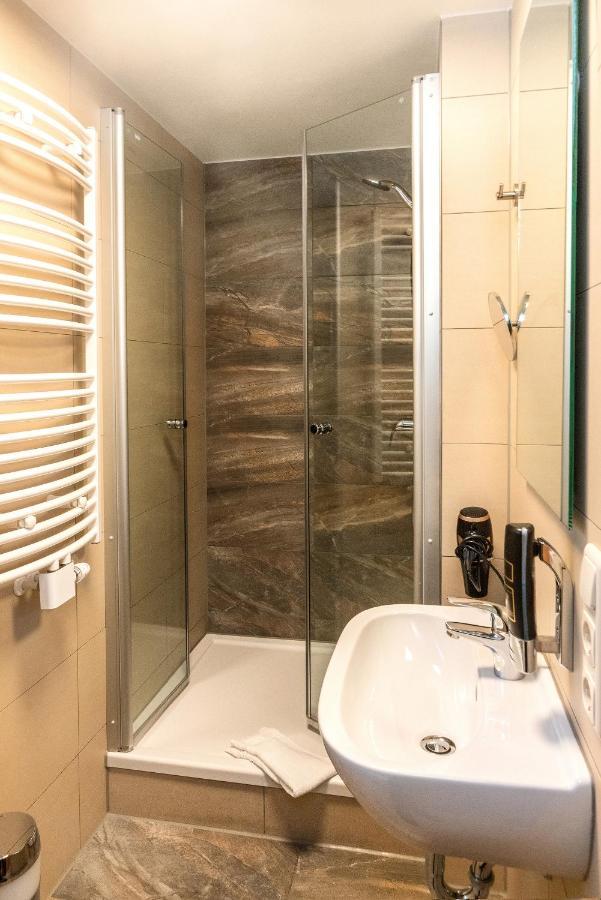 Donau-Hotel Sinzing Екстериор снимка
