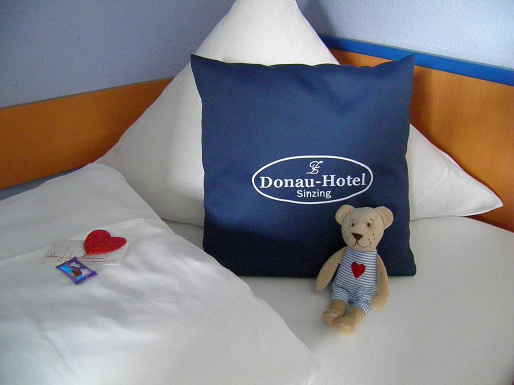 Donau-Hotel Sinzing Екстериор снимка